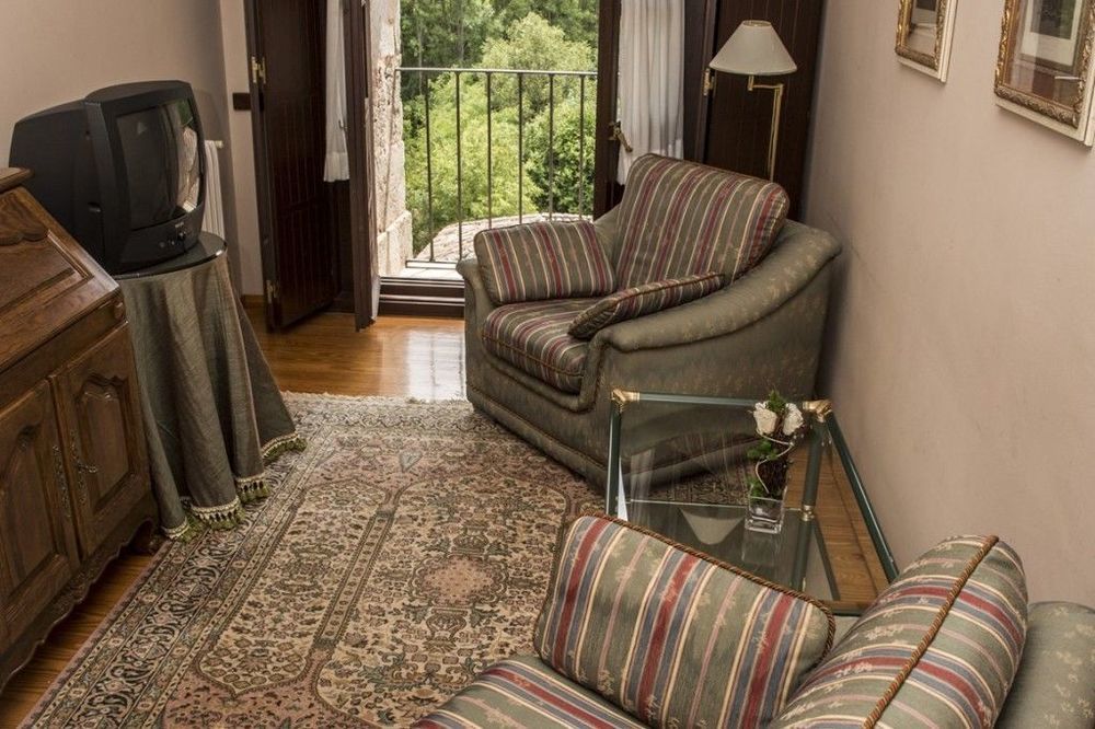 Hosteria Del Monasterio De San Millan ซานมีญัน เด ลาโกโกญา ภายนอก รูปภาพ