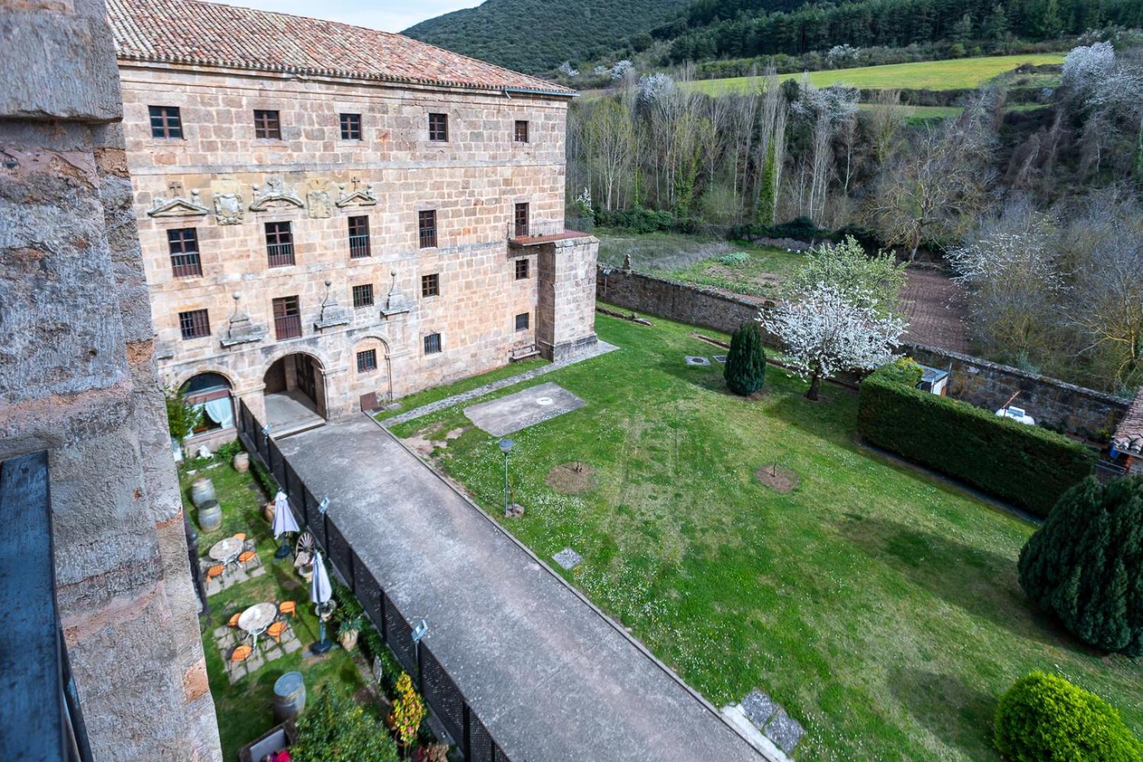 Hosteria Del Monasterio De San Millan ซานมีญัน เด ลาโกโกญา ภายนอก รูปภาพ