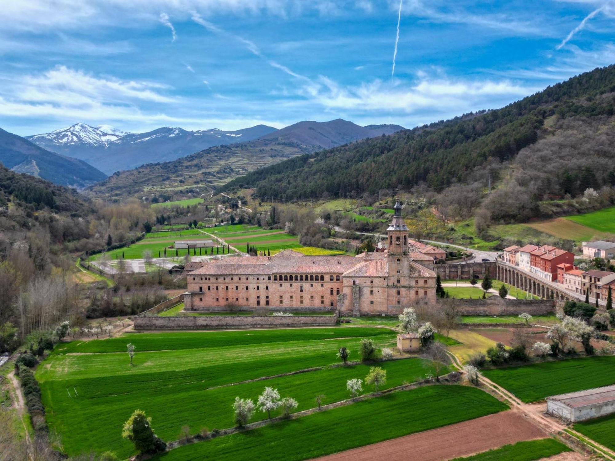 Hosteria Del Monasterio De San Millan ซานมีญัน เด ลาโกโกญา ภายนอก รูปภาพ
