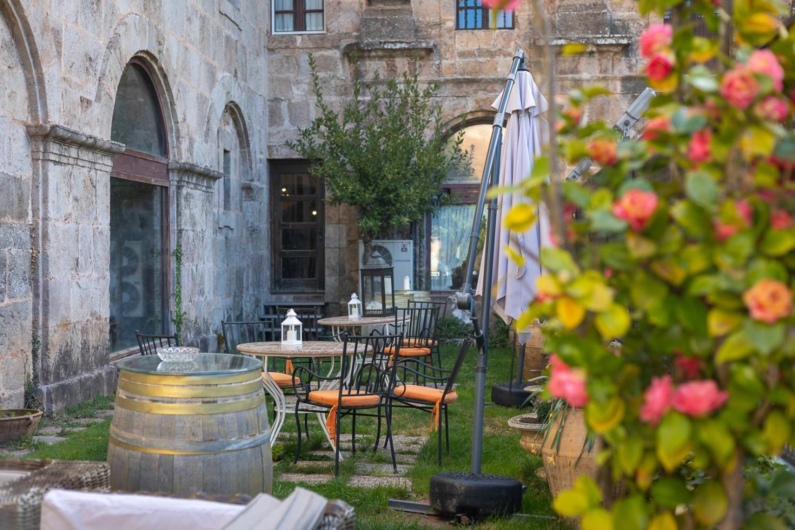 Hosteria Del Monasterio De San Millan ซานมีญัน เด ลาโกโกญา ภายนอก รูปภาพ