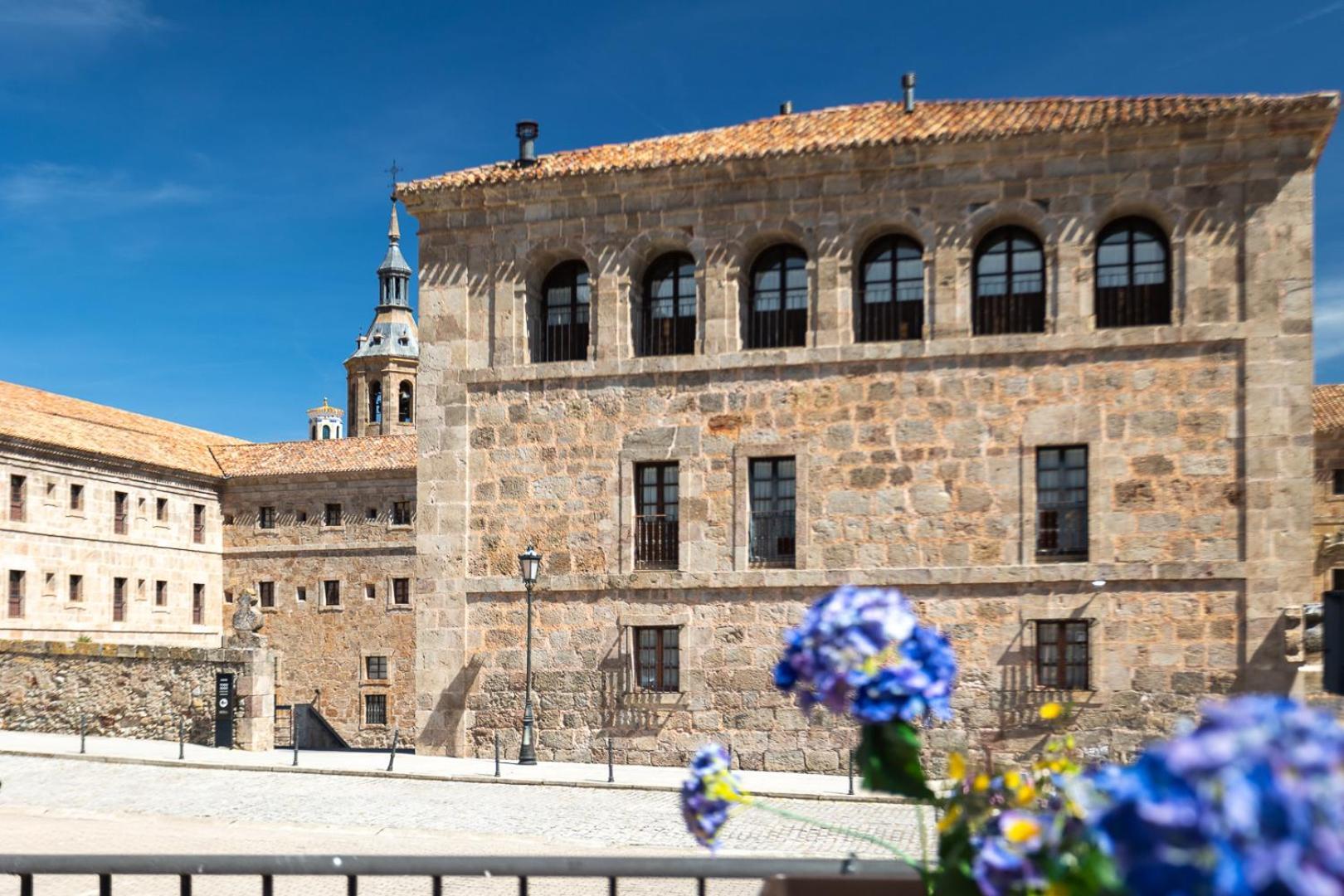 Hosteria Del Monasterio De San Millan ซานมีญัน เด ลาโกโกญา ภายนอก รูปภาพ