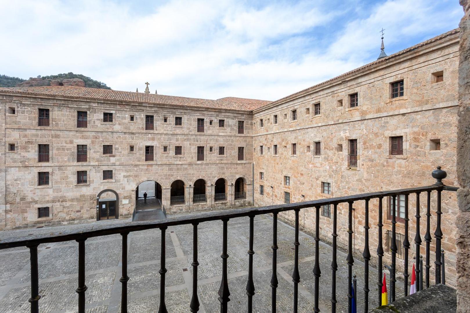 Hosteria Del Monasterio De San Millan ซานมีญัน เด ลาโกโกญา ภายนอก รูปภาพ
