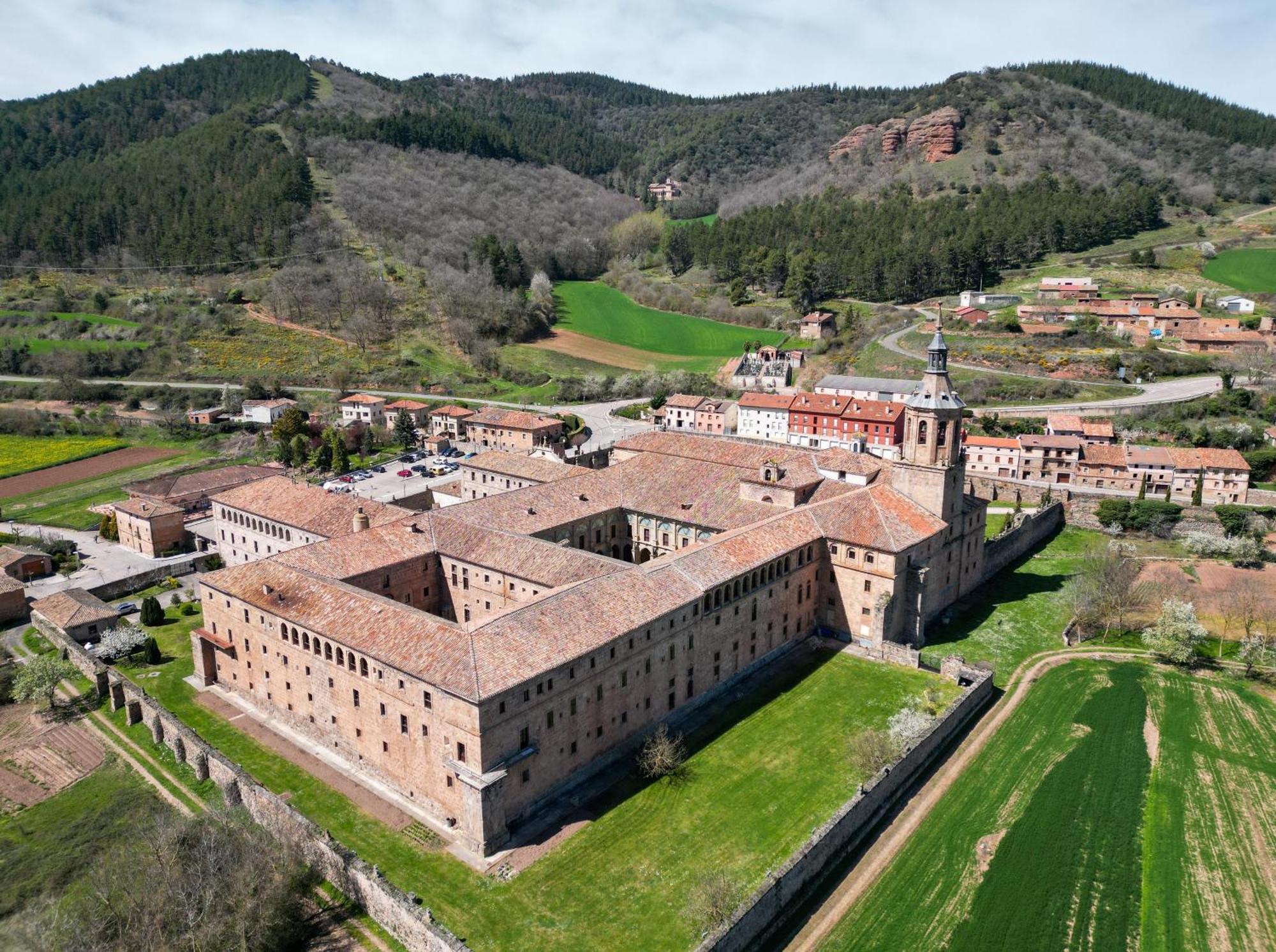 Hosteria Del Monasterio De San Millan ซานมีญัน เด ลาโกโกญา ภายนอก รูปภาพ